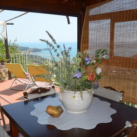 La Castellana Finestra Sul Mare Bed & Breakfast *