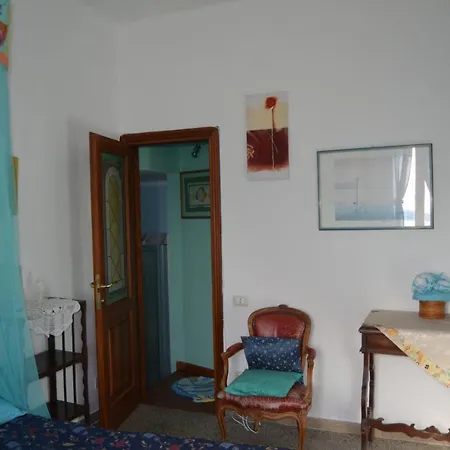 La Castellana Finestra Sul Mare Bed & Breakfast *