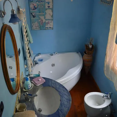 La Castellana Finestra Sul Mare Bed & Breakfast *